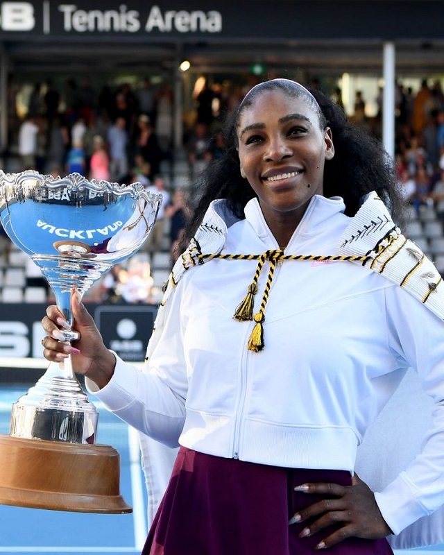 Serena Williams holding trouphy & smile