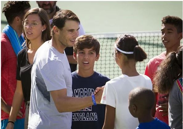 Rafael Nadal greet kids