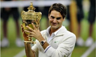 Roger Federer holding