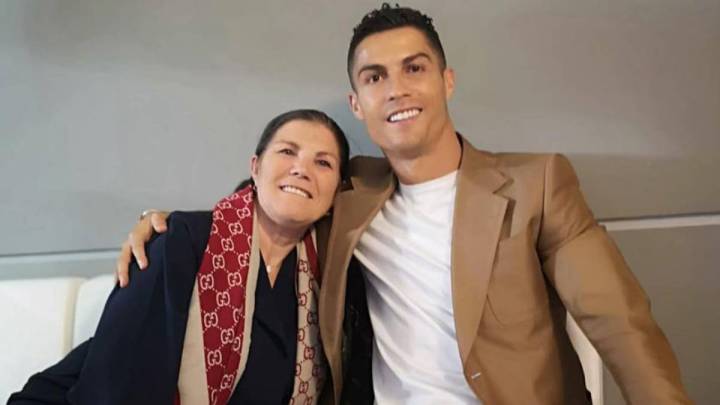 Ronaldo sit wit mum