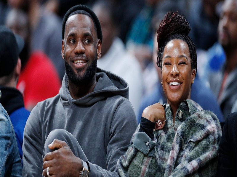 Lebron James smile with wife