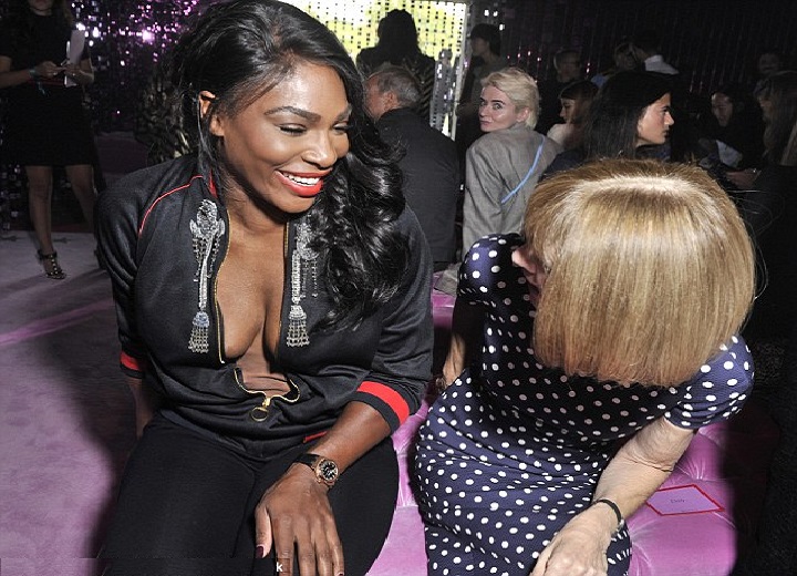 Serena Williams and Anna Wintour smiling at each other
