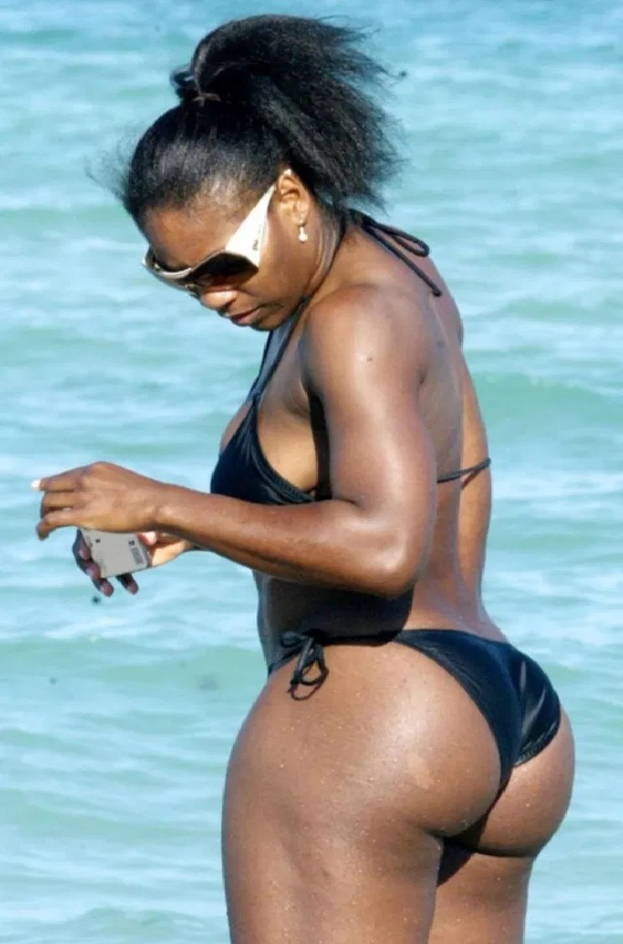 Serena Williams black bikini candids at miami beach.
