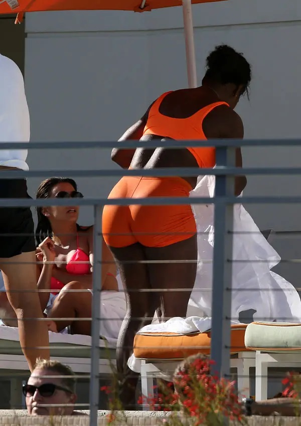 Serena Williams and Eva Longoria at the beach