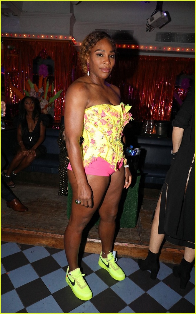 Serena Williams party with friends