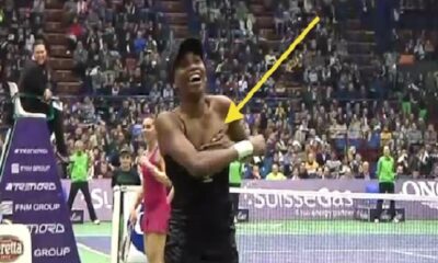 Venus Williams suffers wardrobe malfunction
