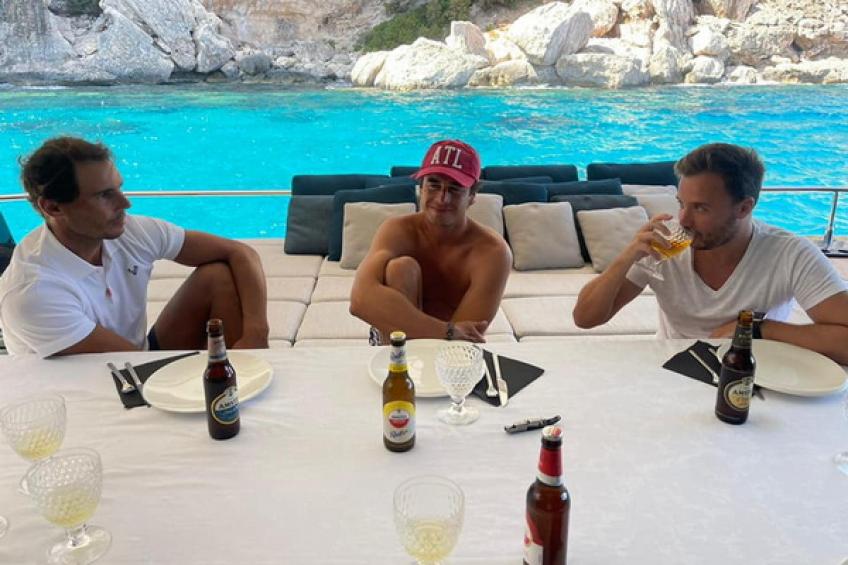 Rafael Nadal enjoys with his friends on a boat