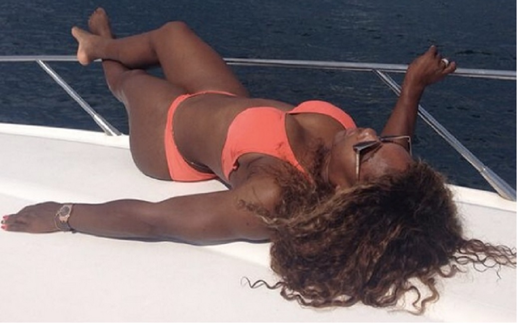 Serena Williams Warms Up With Curvy Skin Tight