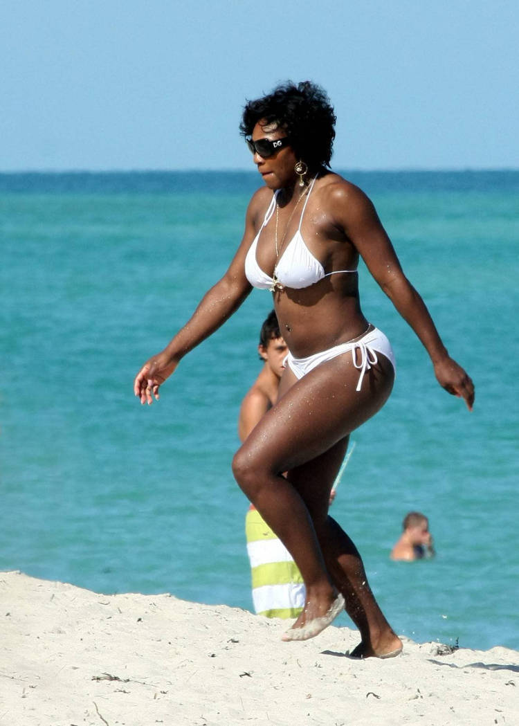 Serena Williams Bikini Pictures at the Beach