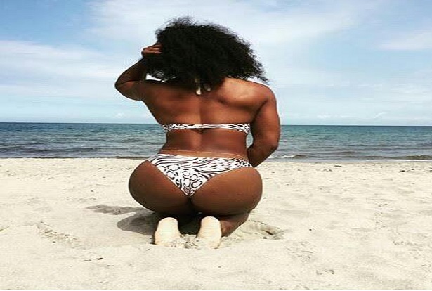 Serena Williams shows off her butt in a new Bikini photo