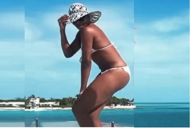 Venus Williams go on epic beach trip pics