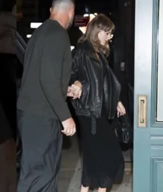TAYLOR SWIFT AND TRAVIS KELCE’S OHIO MANSION BARBECUE HAS FANS TALKING! ❤️